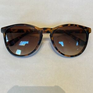 Women’s Tortoise Shell Sunglasses